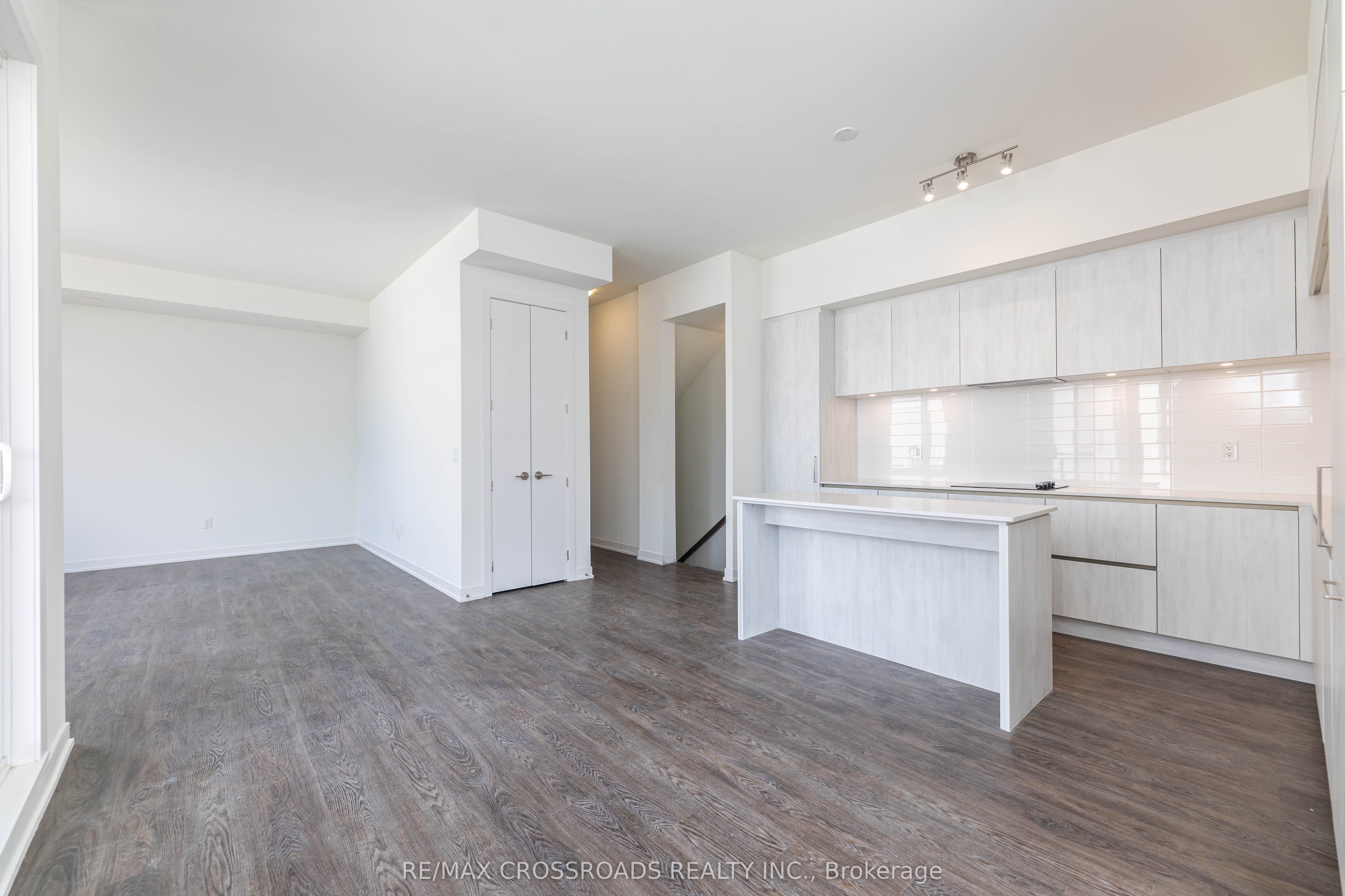 10 David Eyer Road E, #1203
