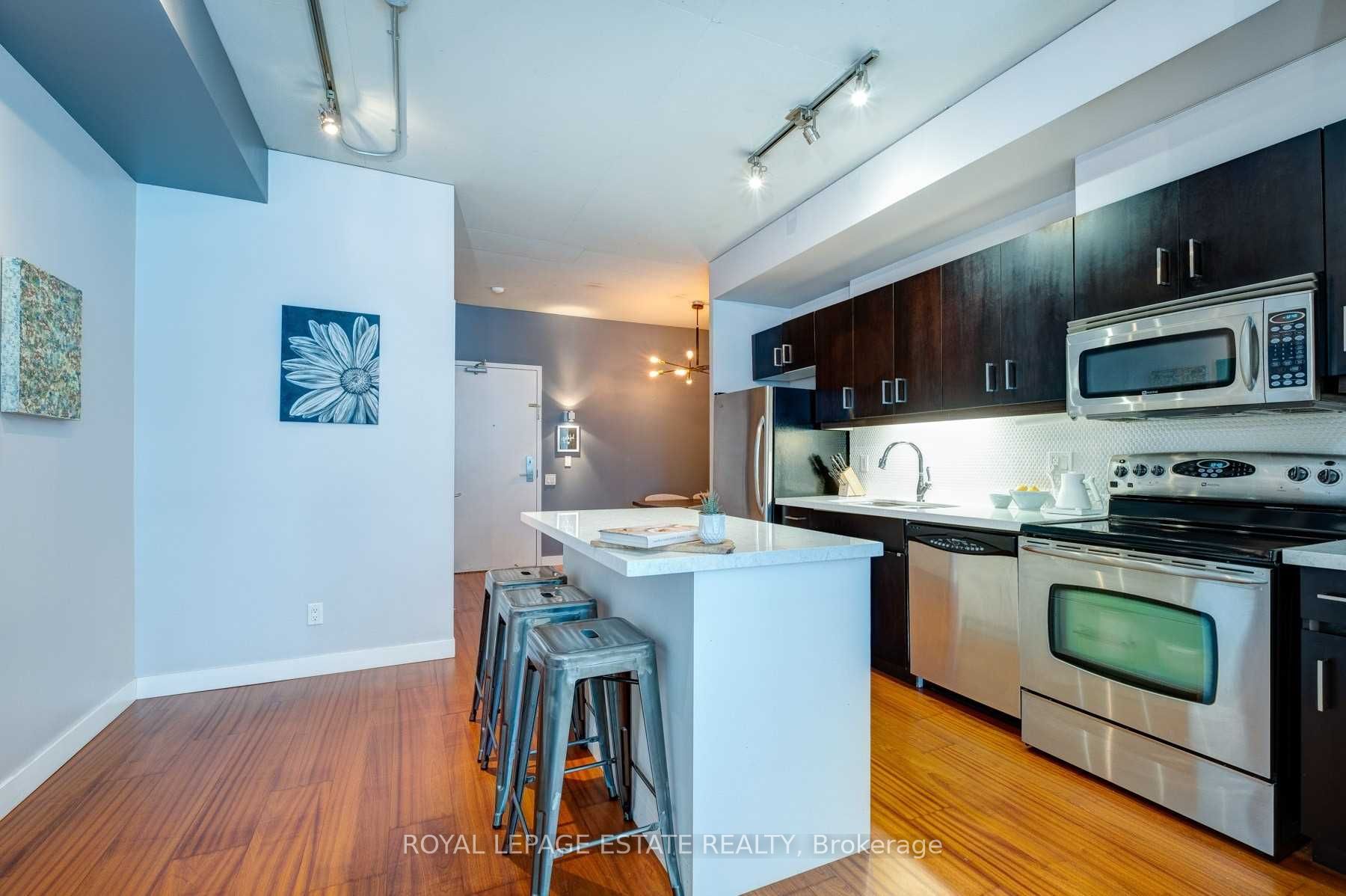 38 Niagara Street, #609