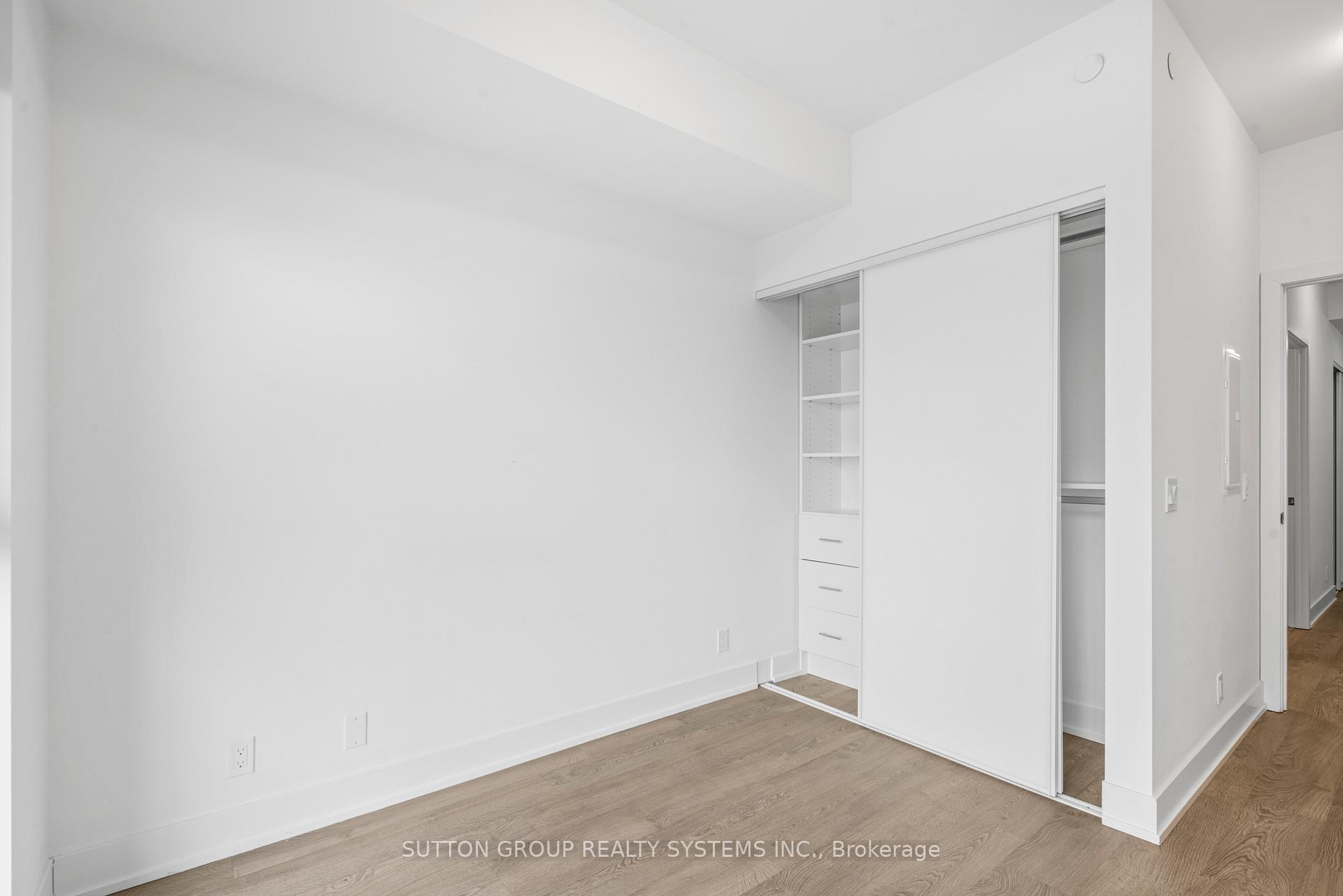2 Bedrooms Condo at 11 Lillian, Toronto For sale