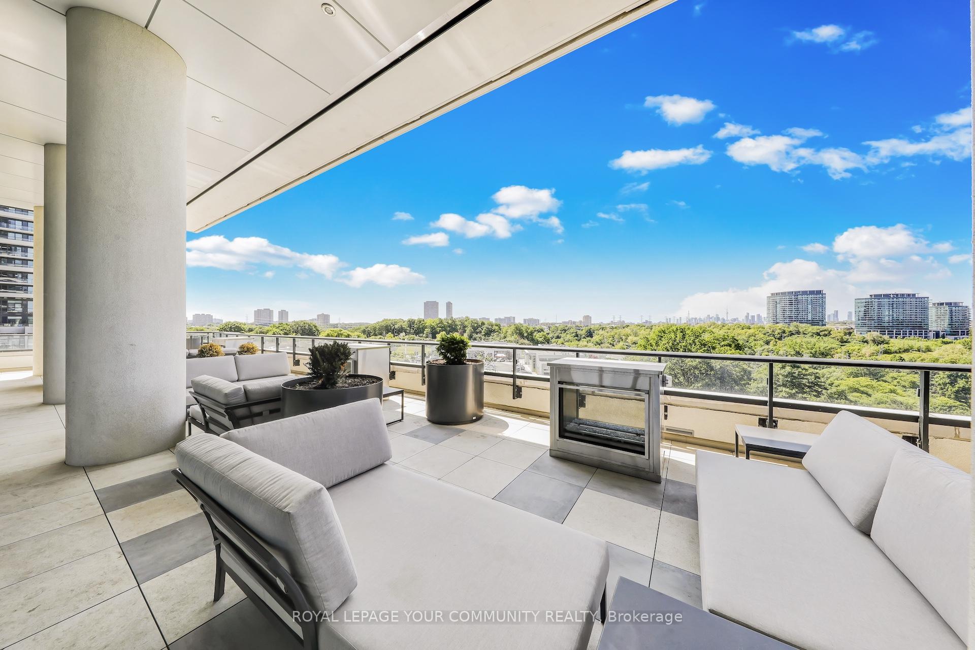 3 Bedrooms Condo at 10 Inn On The Park, Toronto For sale