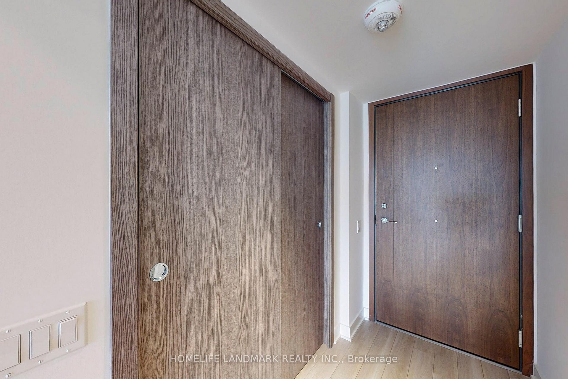 2 Bedrooms Condo at 17 Bathurst, Toronto For sale