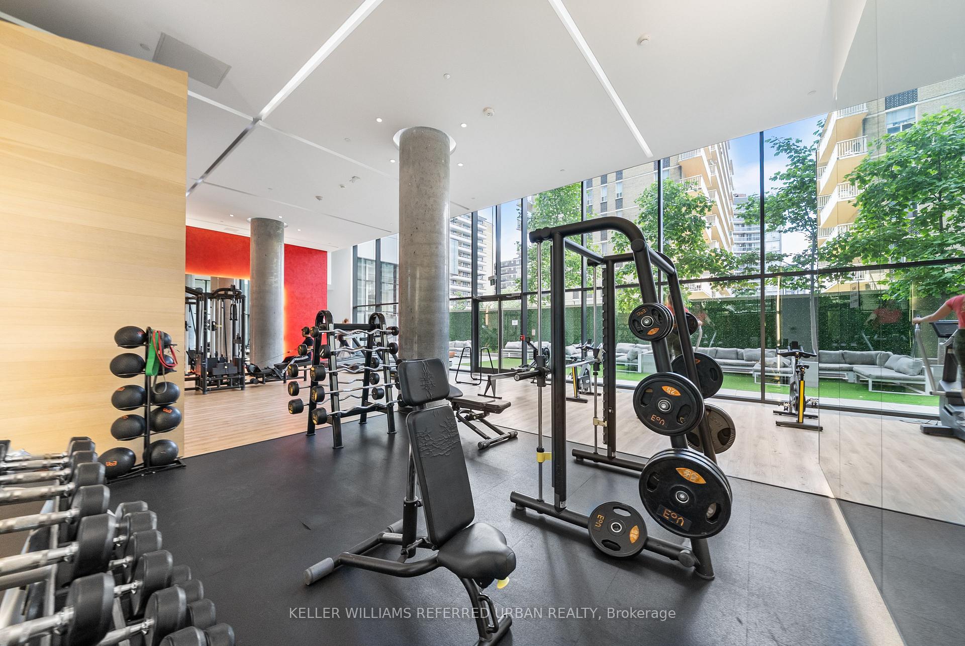 2 Bedrooms Condo at 185 Roehampton, Toronto For sale