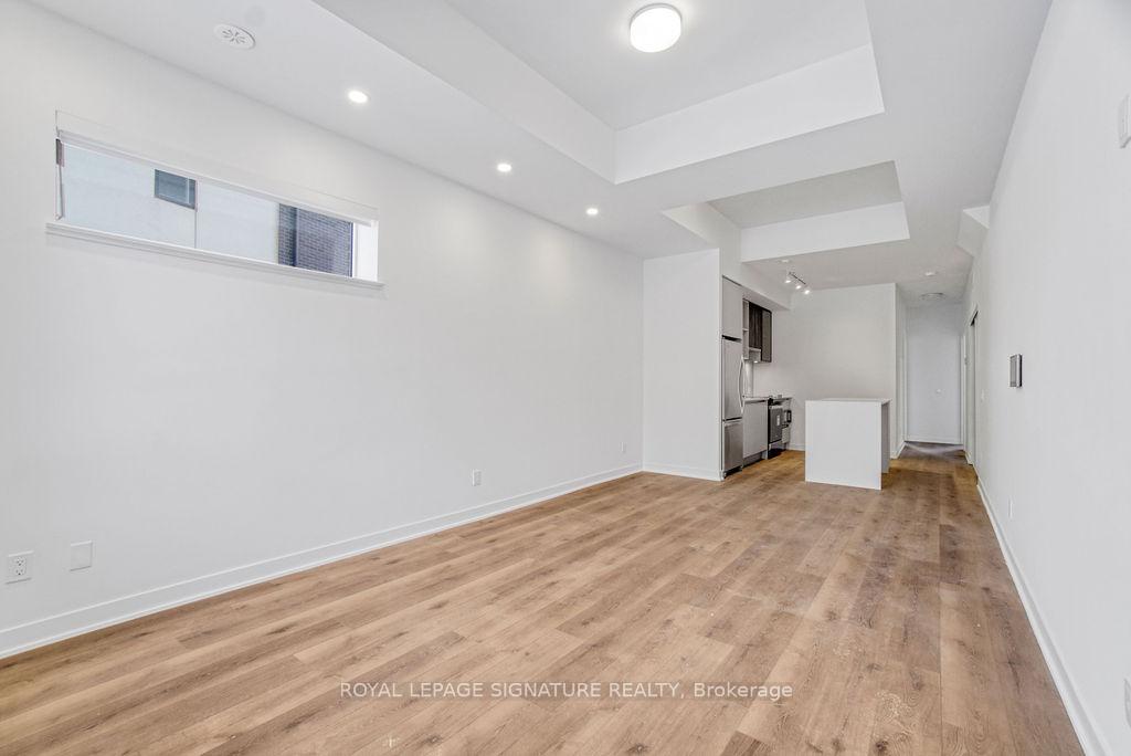 2 Bedrooms Condo at 3025 Trailside, Oakville For sale