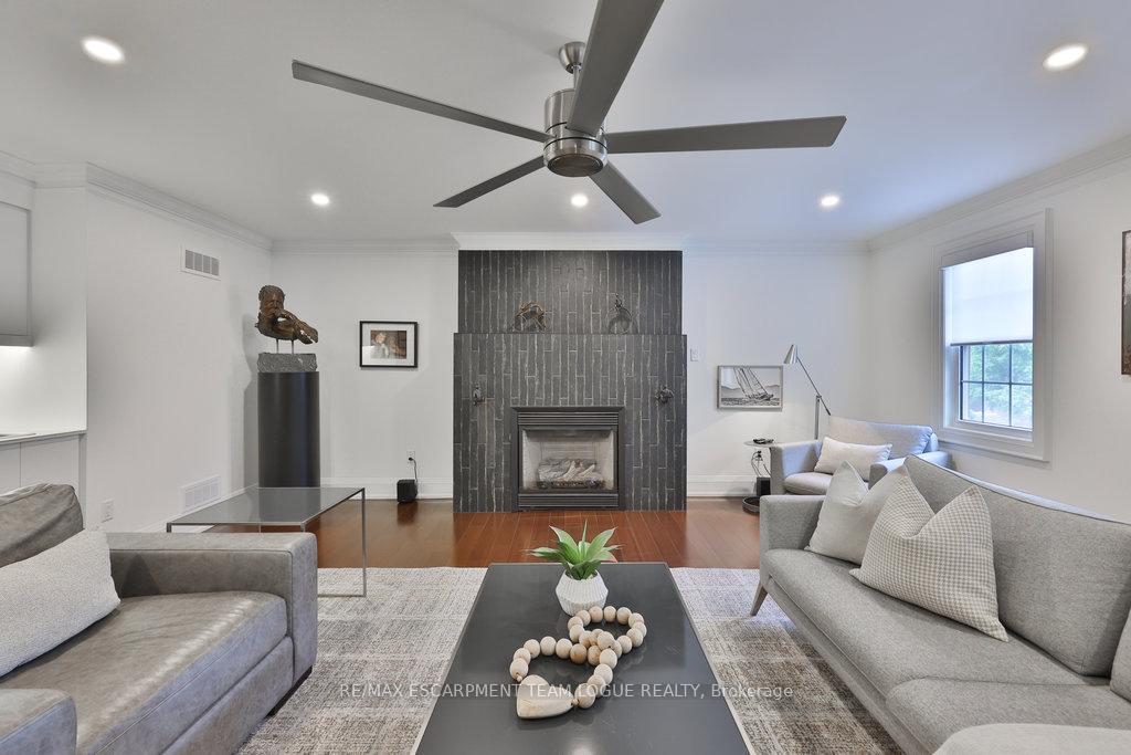 4 Bedrooms Condo at 4211 Millcroft Park, Burlington For sale