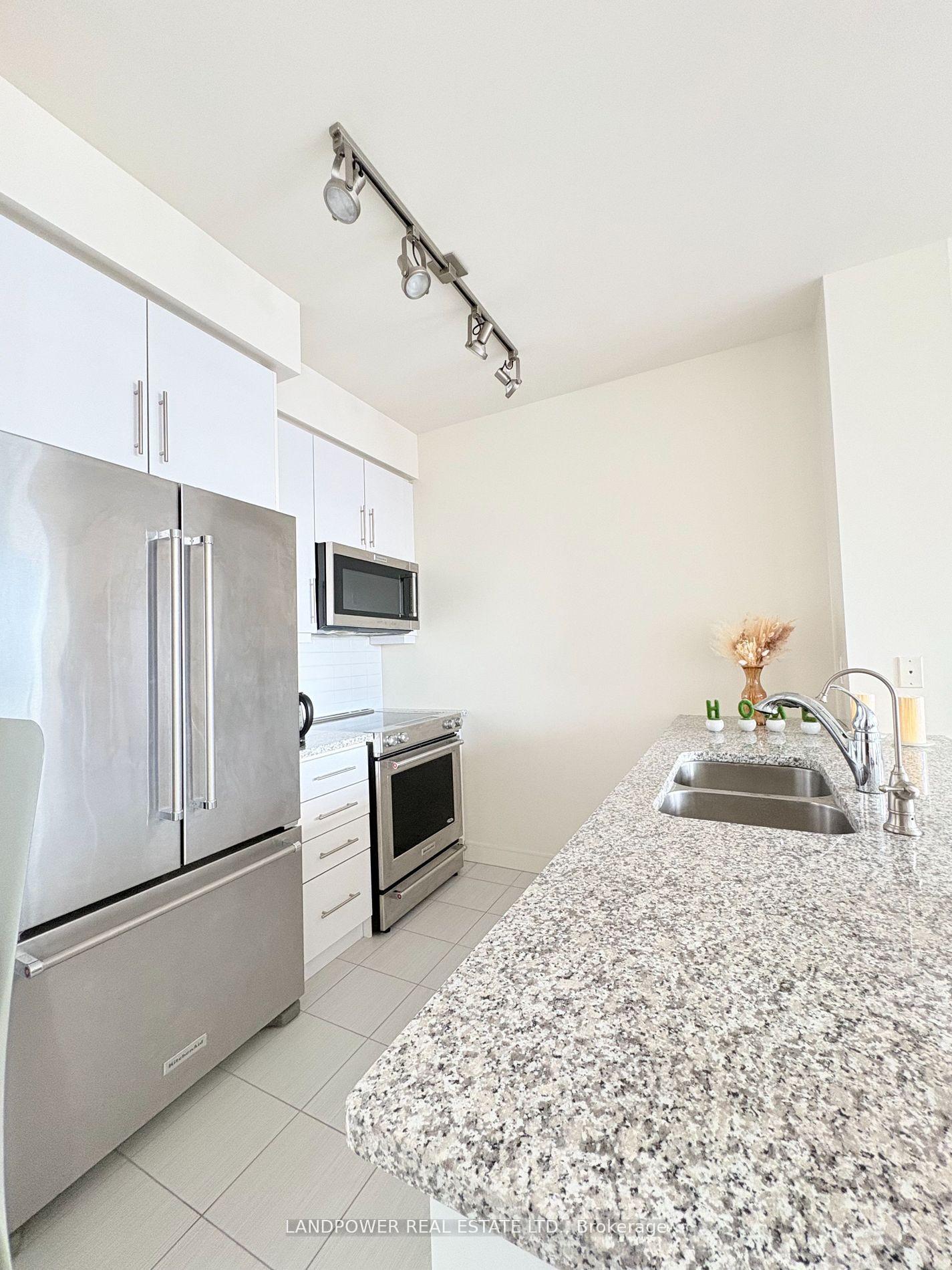 2 Bedrooms Condo at 825 Church,  Toronto For sale