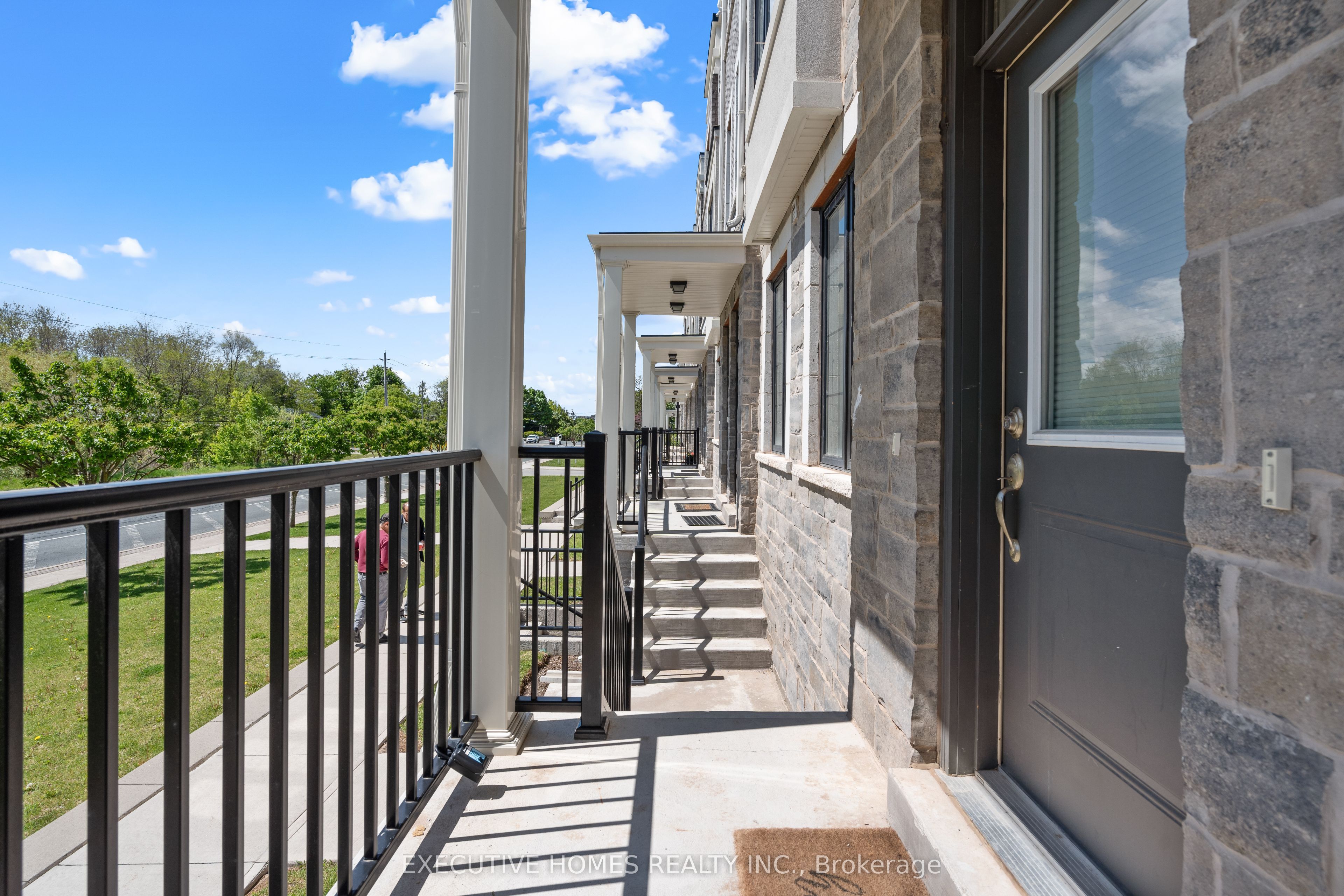 383 Dundas Street E, #74