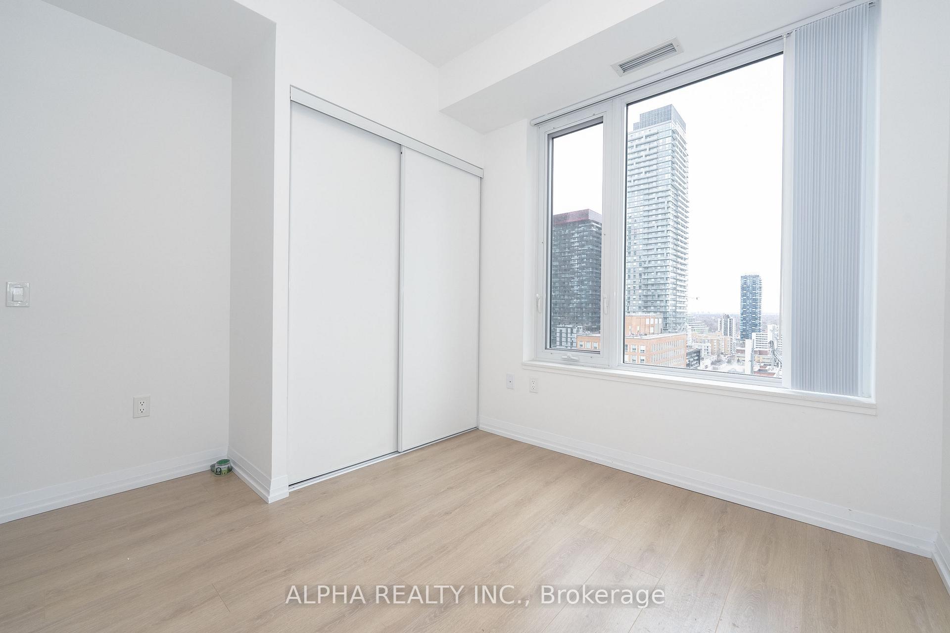 3 Bedrooms Condo at 50 Dunfield,  Toronto For sale
