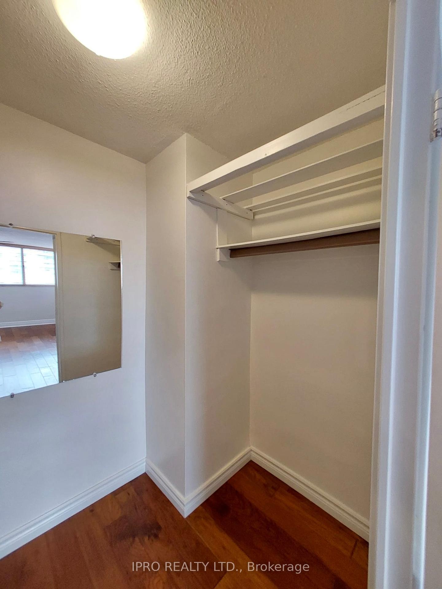 3 Bedrooms Condo at 11 Wincott,  Toronto For sale