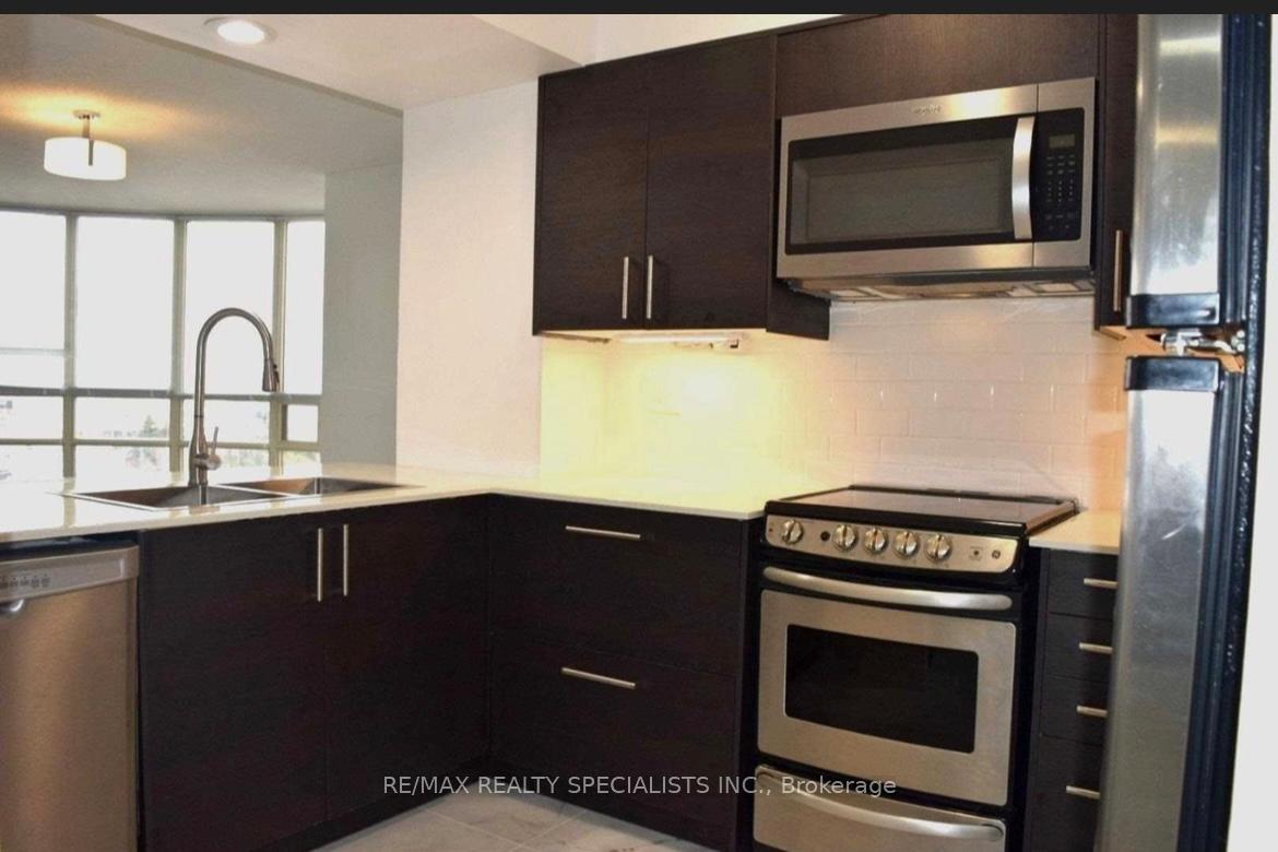 2 Bedrooms Condo at 50 Eglinton, Mississauga For sale