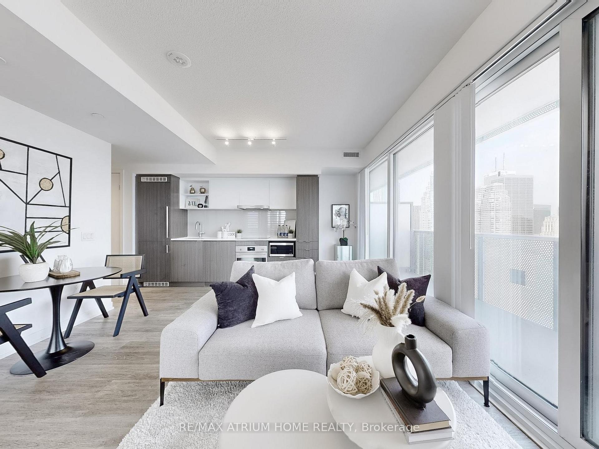 2 Bedrooms Condo at 55 Cooper, Toronto For sale