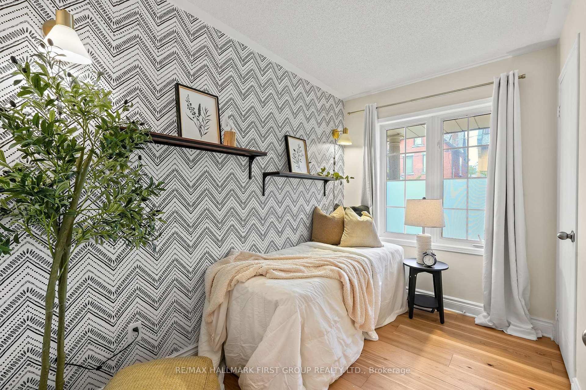 3 Bedrooms Condo at 262 St. Helen’s, Toronto For sale