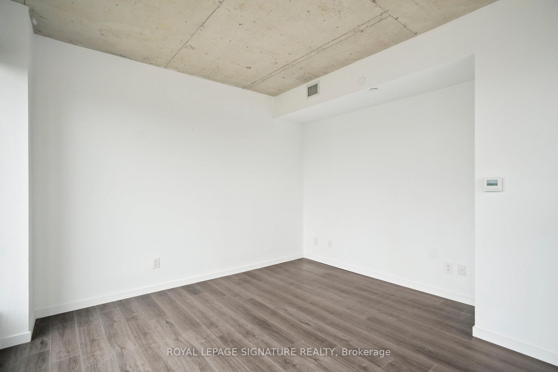 3 Bedrooms Co-op at 7 Smith, Toronto For sale