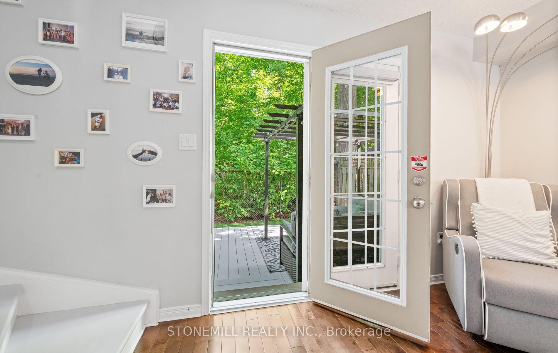 2 Bedrooms Condo at 4200 Kilmer, Burlington For sale