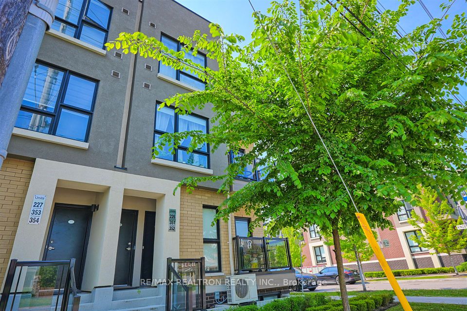 8855 Sheppard