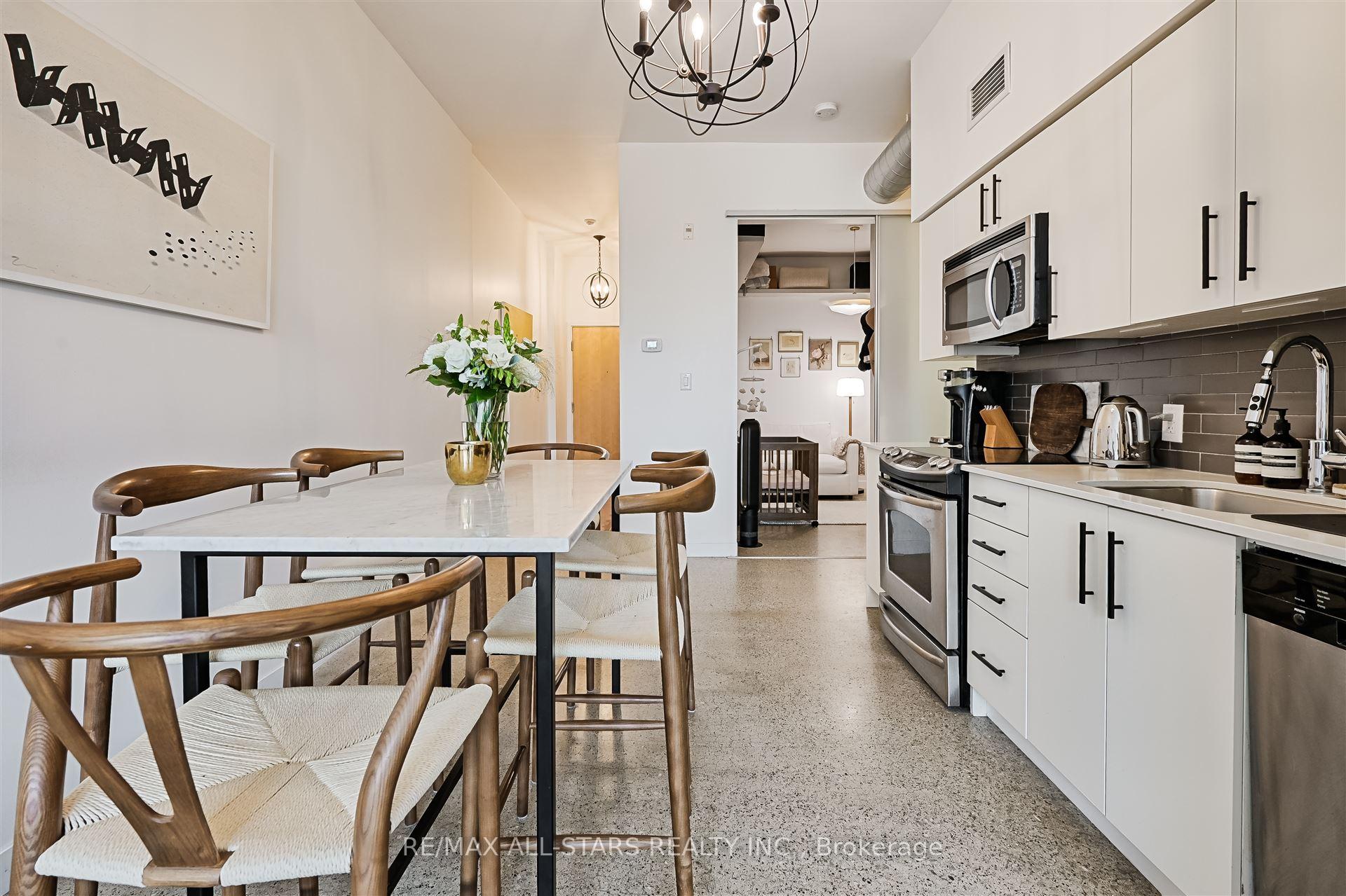 2 Bedrooms Condo at 510 King, Toronto For sale