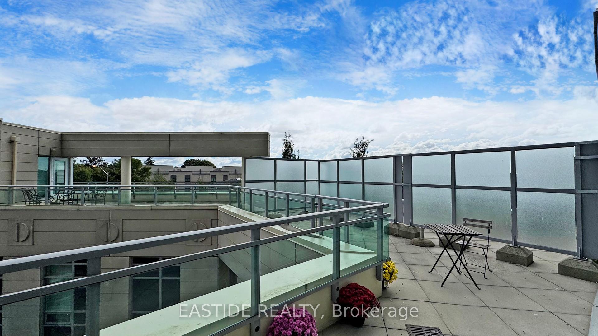 2 Bedrooms Condo at 18 Holmes, Toronto For sale