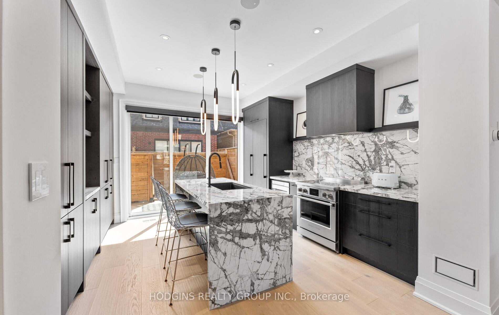 4 Bedrooms Condo at 10 Lunar, Mississauga For sale