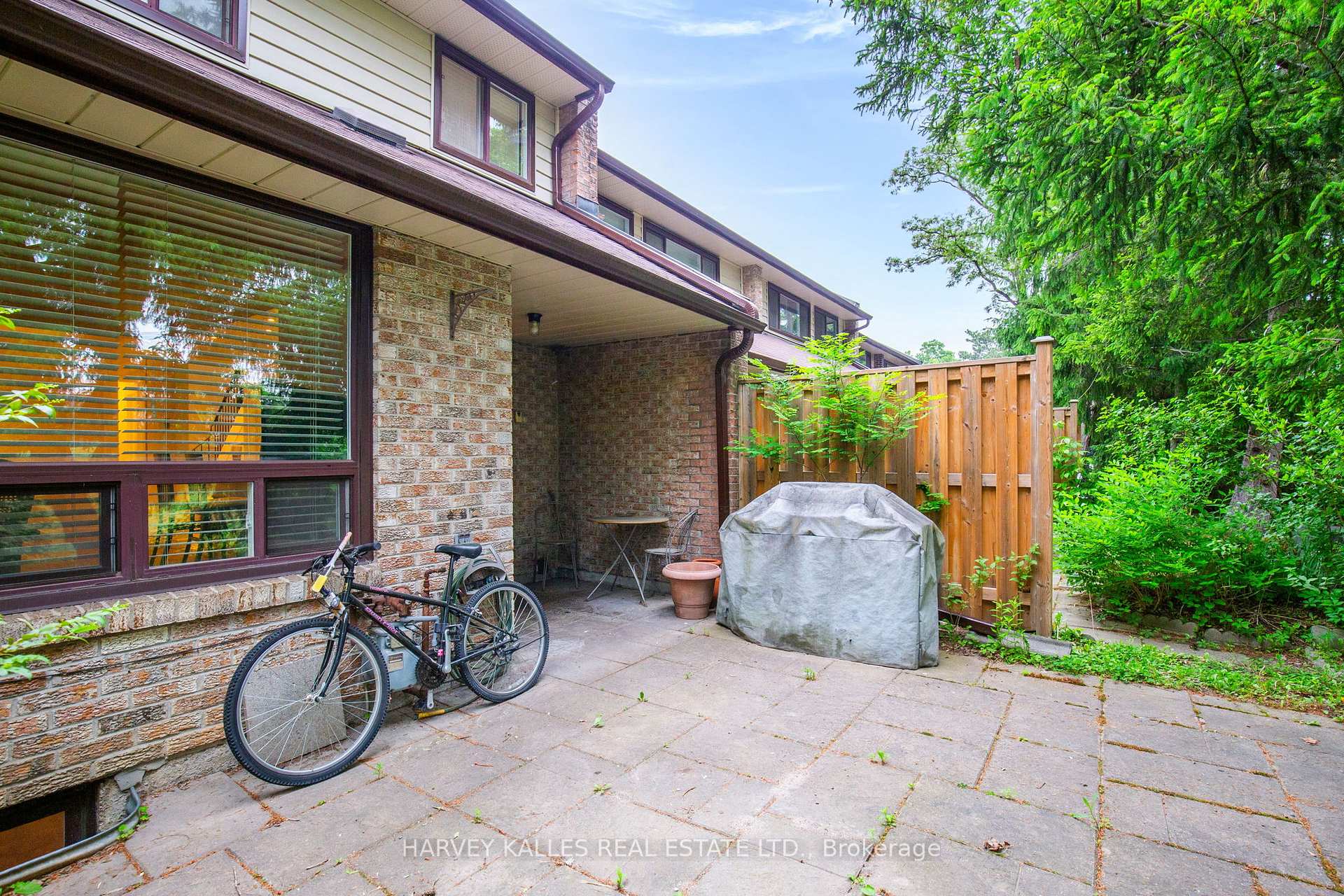 3 Bedrooms Condo at 2020 South Millway, Mississauga For sale