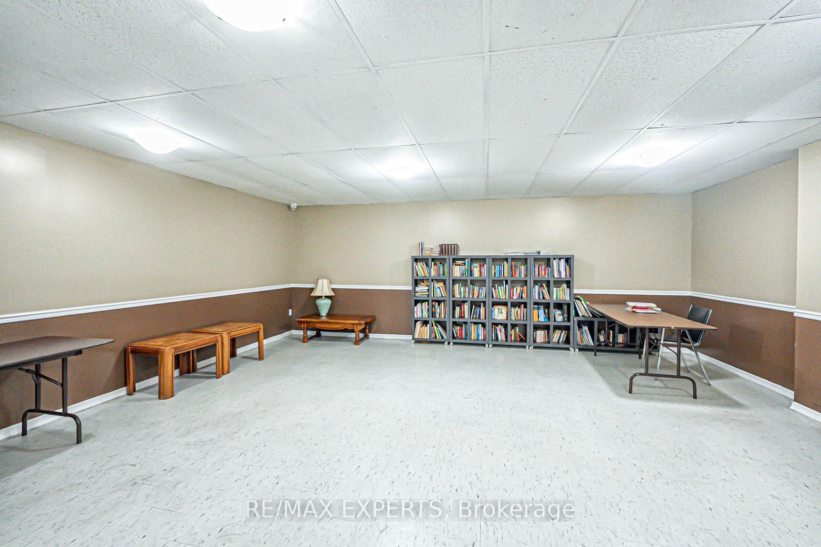 3 Bedrooms Condo at 1625 Bloor, Mississauga For sale