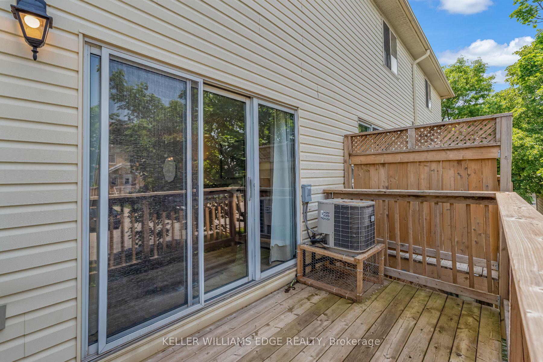 2 Bedrooms Condo at 4045 Upper Middle, Burlington For sale
