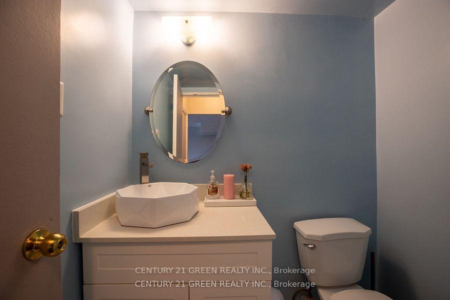 5 Bedrooms Condo at 366 The East Mall, Toronto For sale