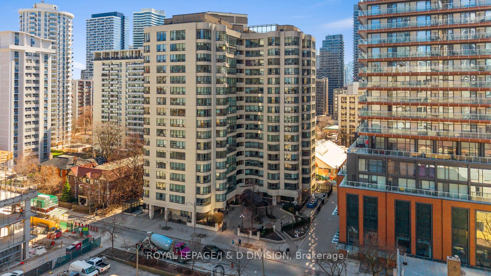 2 Bedrooms Condo at 25 Maitland,  Toronto For sale