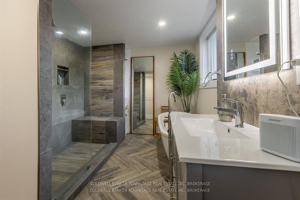 Photo of 110 Garner Avenue, Welland, ON L3B 2X9