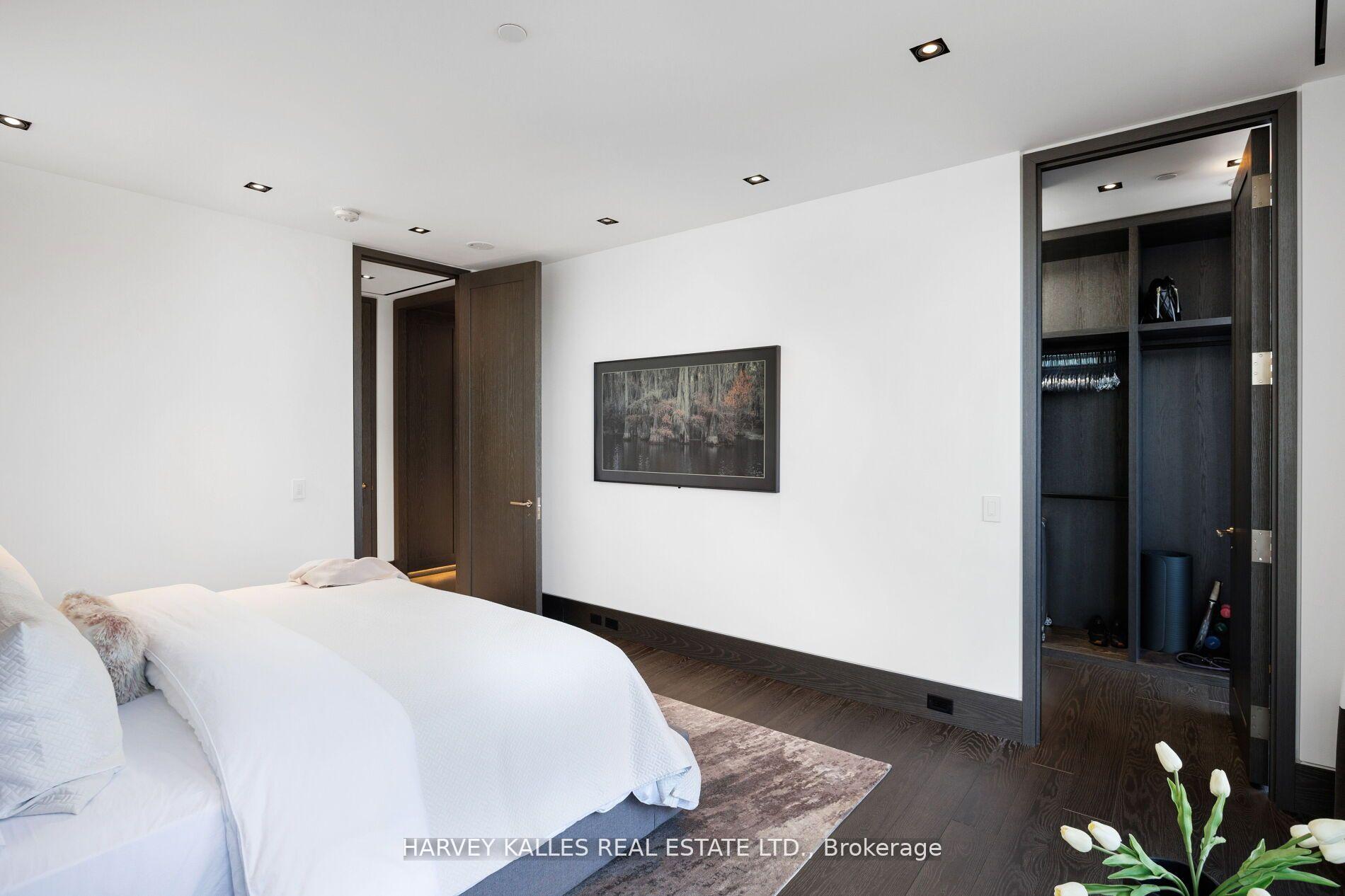 4 Bedrooms Condo at 181 Davenport, Toronto For sale