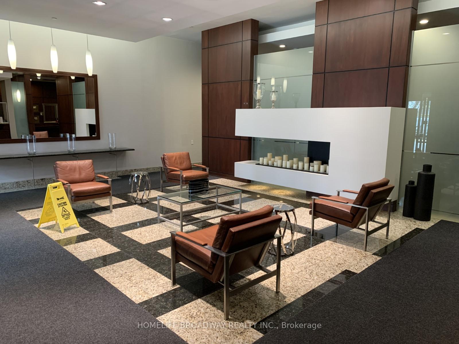 3 Bedrooms Condo at 18 Parkview,  Toronto For sale
