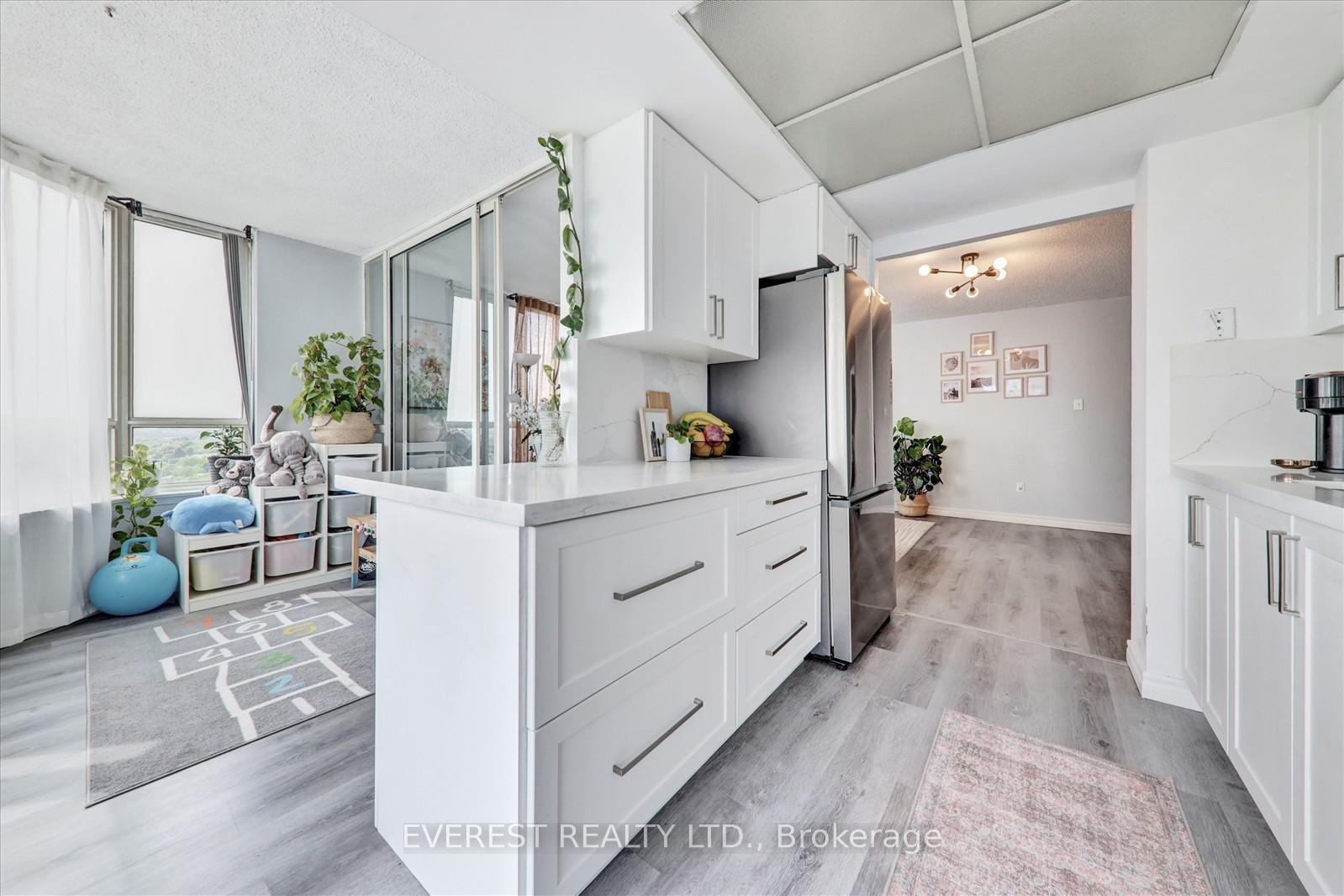 3 Bedrooms Condo at 3 Greystone Walk, Toronto For sale