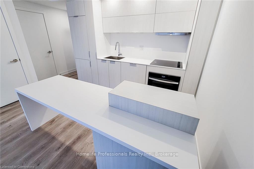 1 Bedroom Condo at 370 Martha,  Burlington For sale