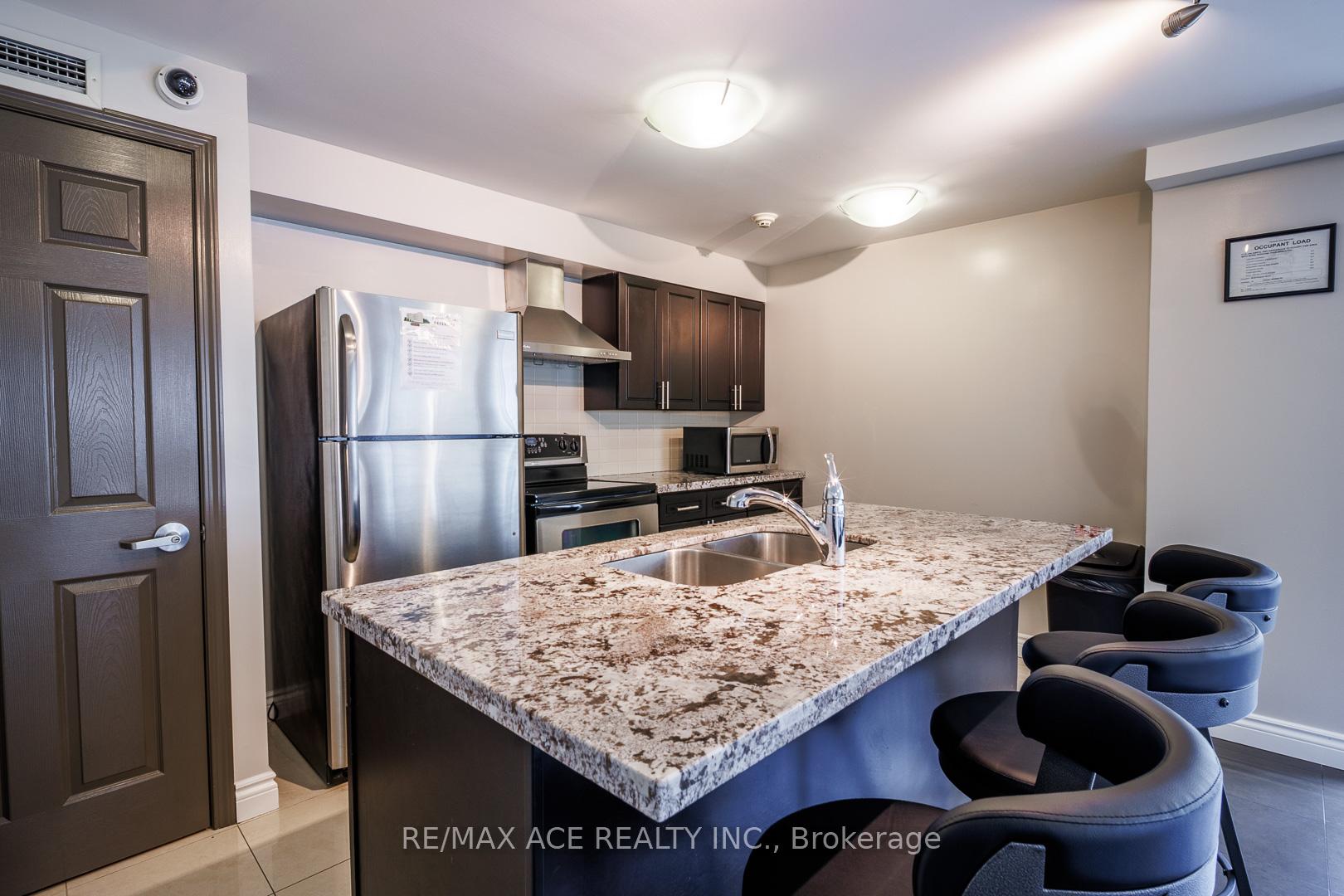 2 Bedrooms Condo at 18 Valley Woods, Toronto For sale