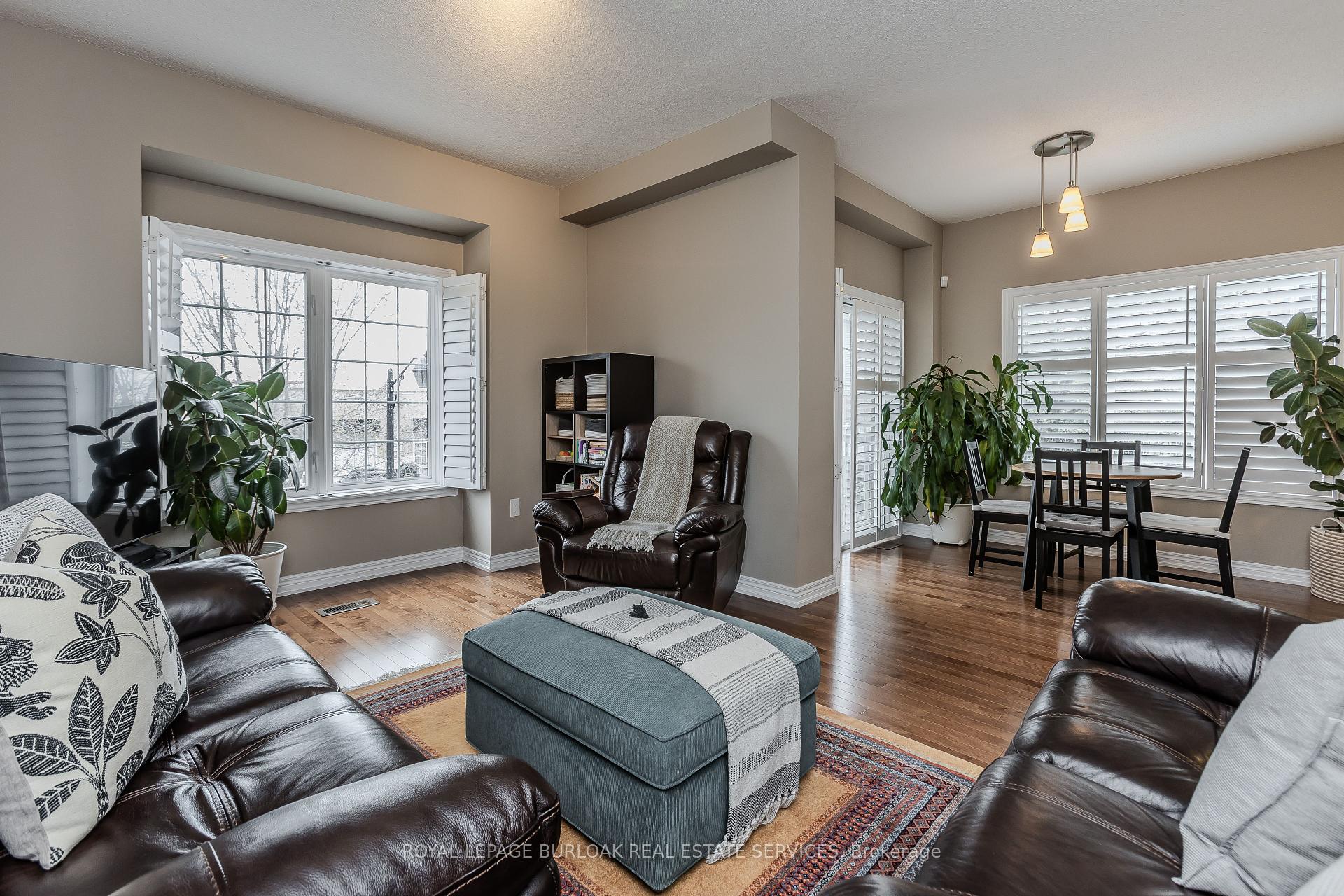 3 Bedrooms Condo at 1401 Plains, Burlington For sale