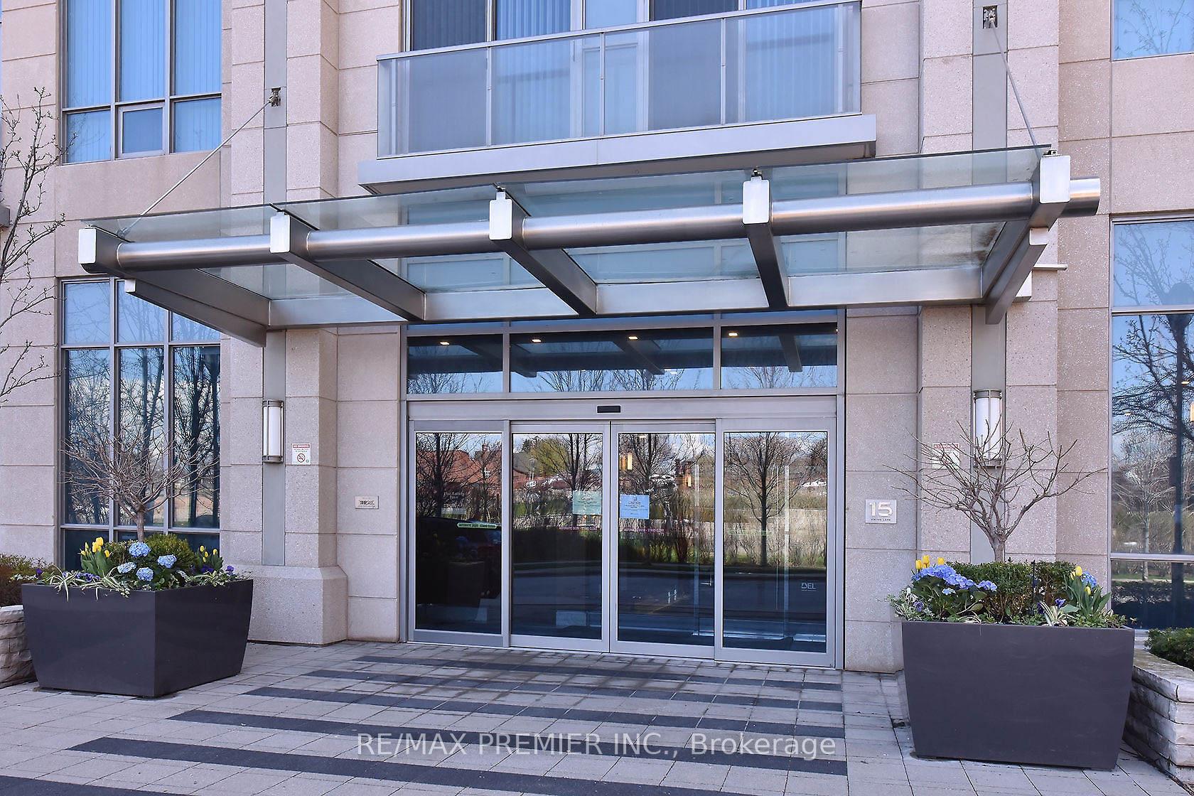 2 Bedrooms Condo at 15 Viking, Toronto For sale