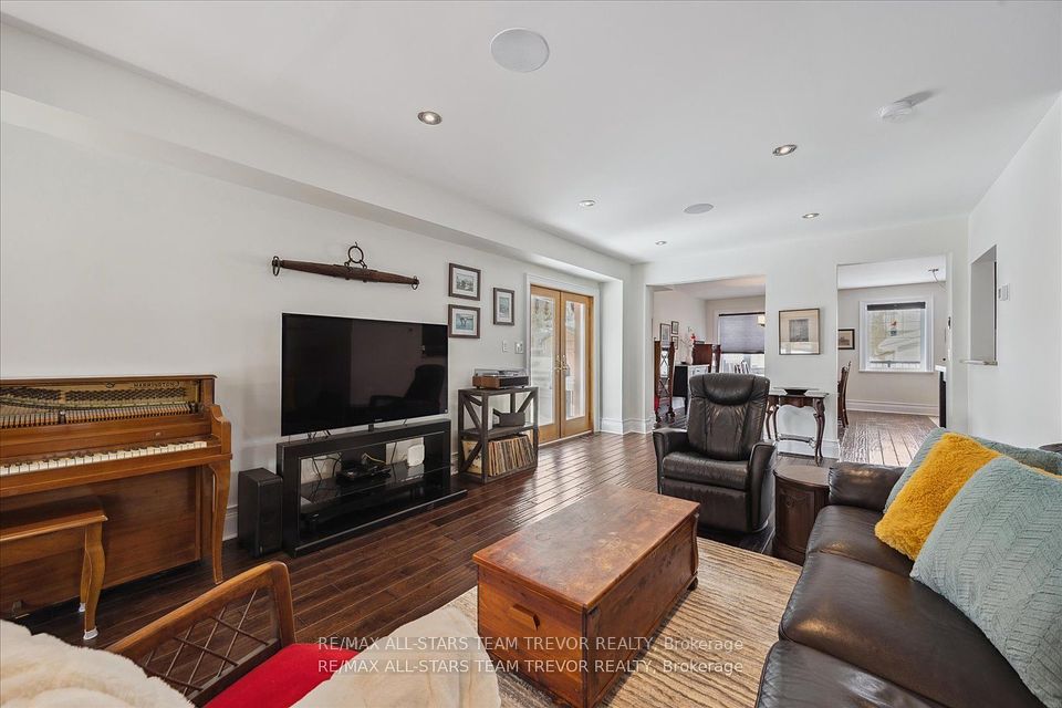 27 Corbett Crescent, Aurora, ON L4G 2E9