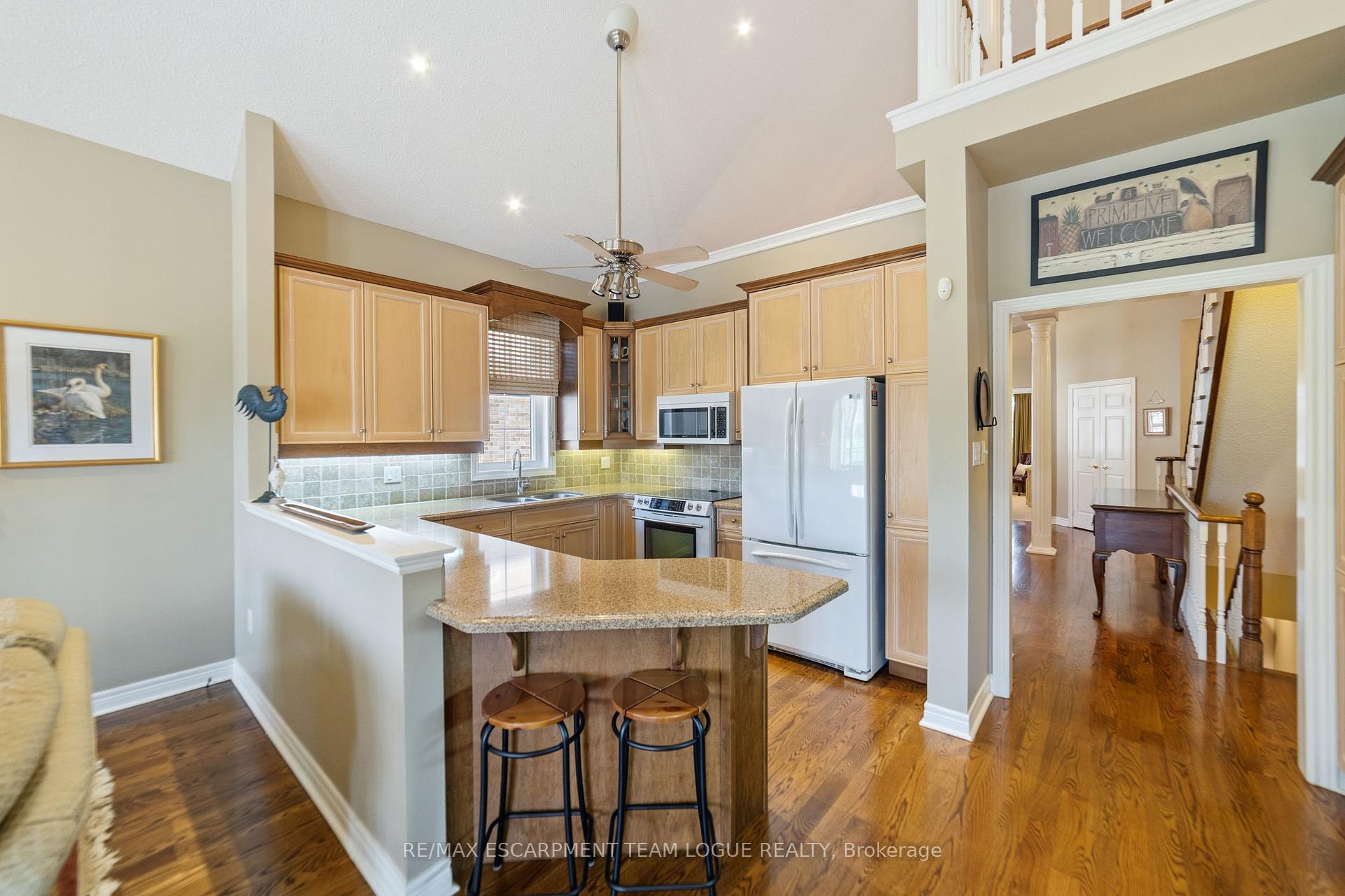 3 Bedrooms Semi-Detached at 4144 STONEBRIDGE,  Burlington For sale
