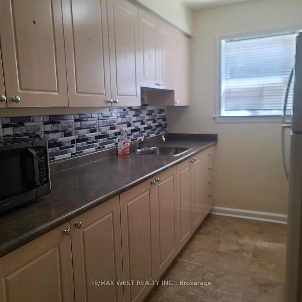 3576 Dufferin
