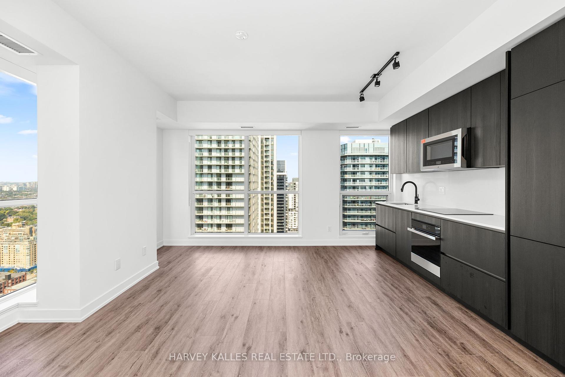 327 King Street W 4205
