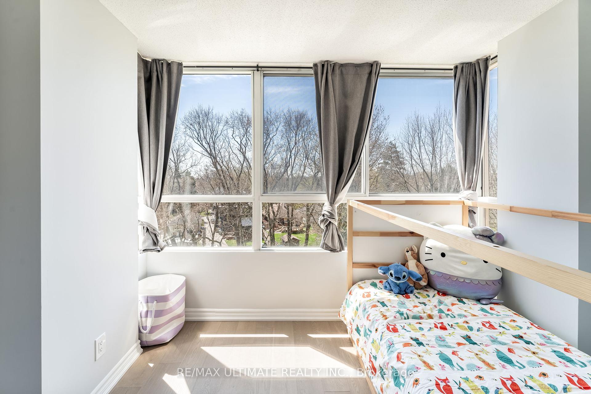 2 Bedrooms Condo at 1485 Lakeshore,  Mississauga For sale