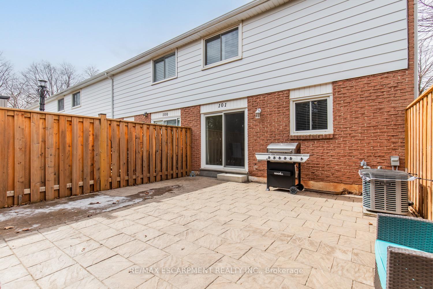 3 Bedrooms Condo at 150 Gateshead, Hamilton For sale
