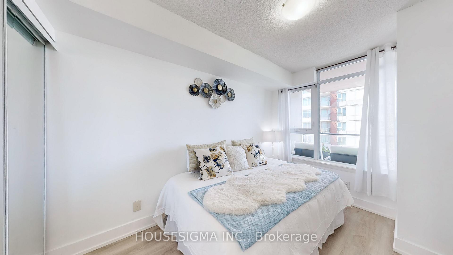 2 Bedrooms Condo at 190 Borough,  Toronto For sale