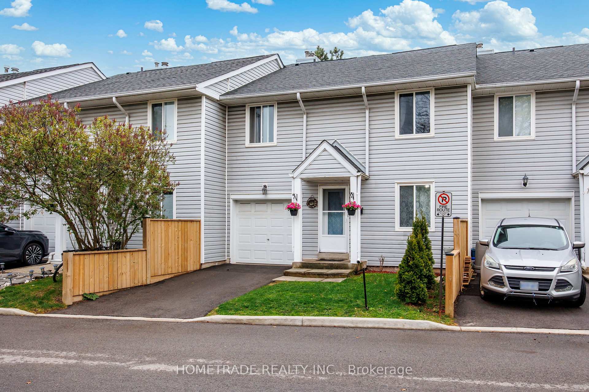3 Bedrooms Condo at 2021 Sixth, Oakville For sale