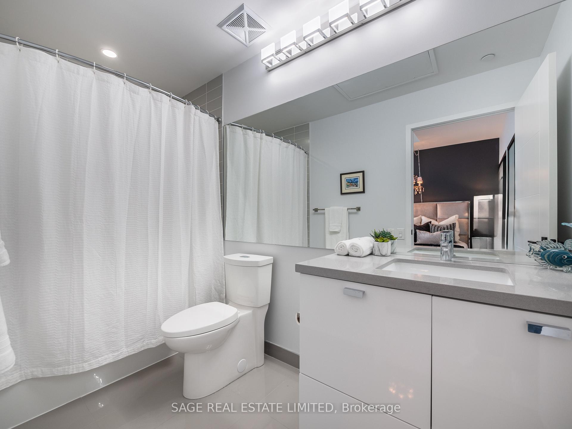 2 Bedrooms Condo at 290 Adelaide, Toronto For sale