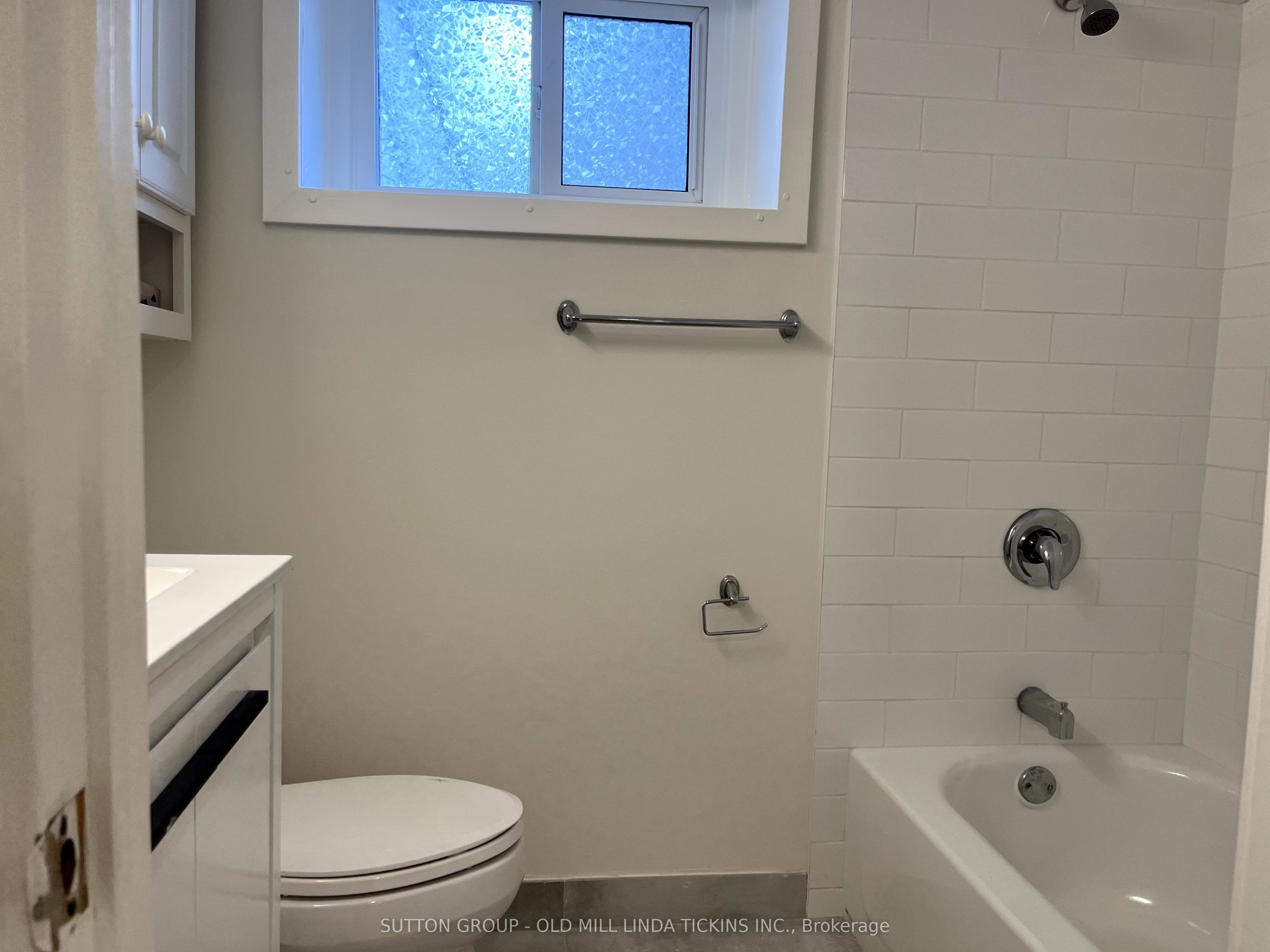 71 Royalavon Crescent, #Basement