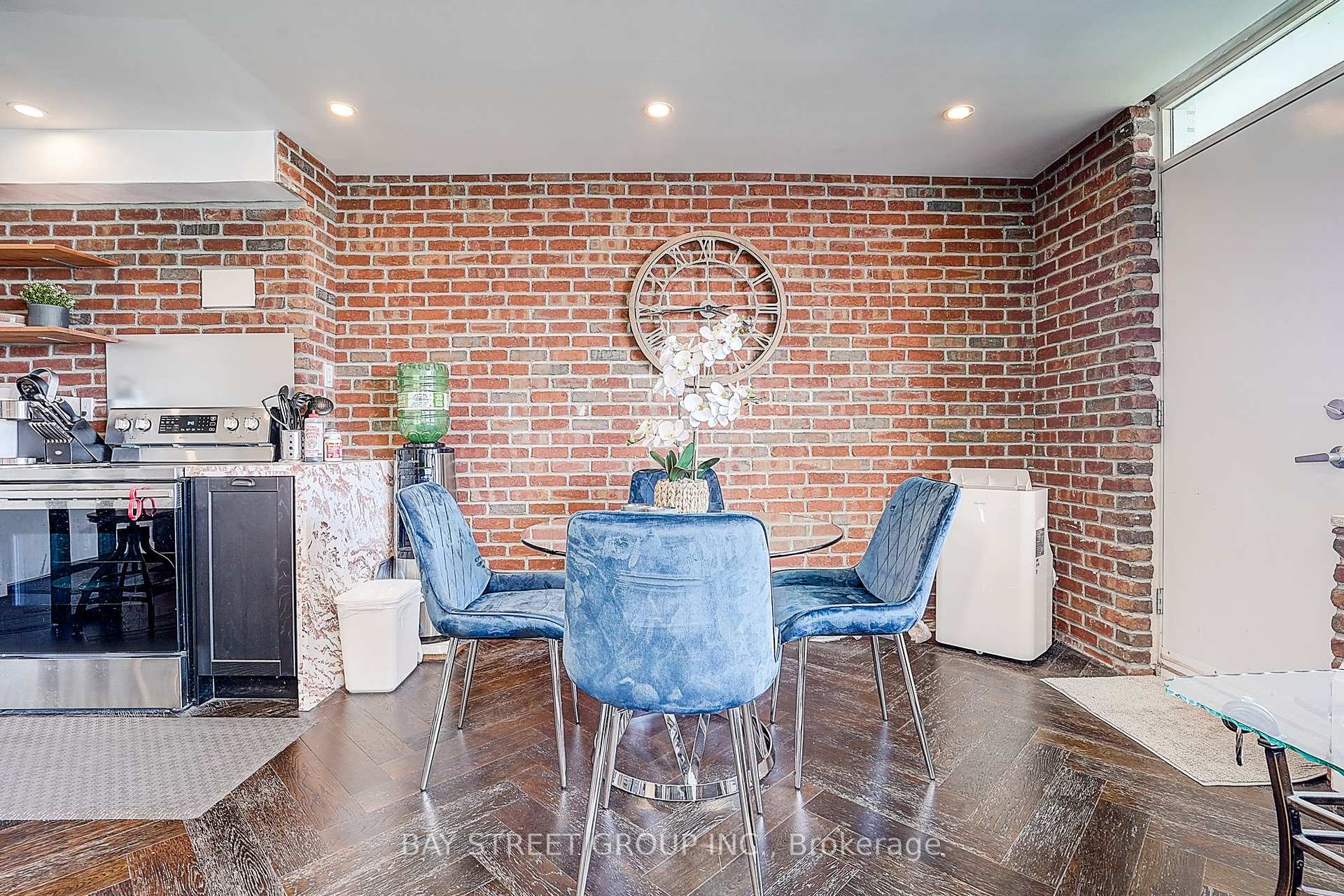 2 Bedrooms Condo at 10 Parkway Forest, Toronto For sale