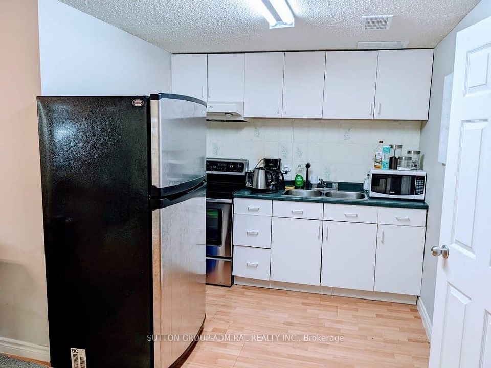 https://trreb-image.ampre.ca/PnI3YG3fA_jIO4VjQqlPVf-b9PdM_GAb3srEtt5hz5k/rs:fit:960:960/wm:.5:so:0:50:.4/wmsh:10/wmt:PHNwYW4gZm9yZWdyb3VuZD0nd2hpdGUnIGZvbnQ9JzY4Jz5TVVRUT04gR1JPVVAtQURNSVJBTCBSRUFMVFkgSU5DLiwgQnJva2VyYWdlPC9zcGFuPg/L3RycmViL2xpc3RpbmdzLzQwLzc5LzUyLzY0L3AvNDQ5MWZmOTktMmFjNC00YTE1LTkwYzktYmM2YzhkZGNhYzAwLmpwZWc.jpg