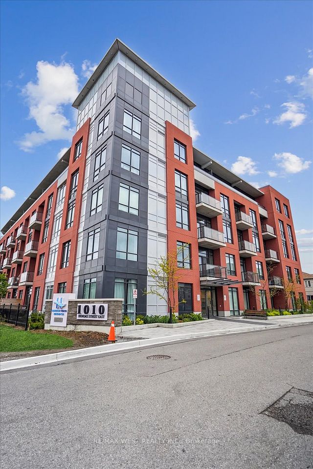 1010 Dundas
