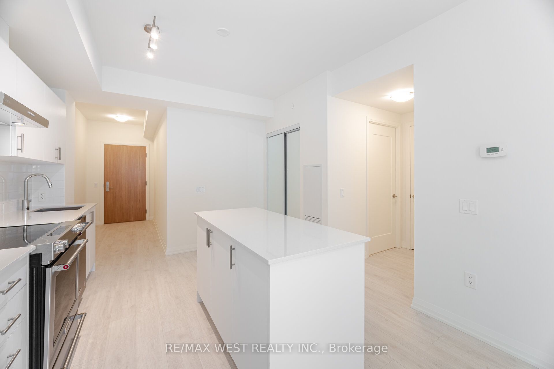 8960 Jane Street, #2201