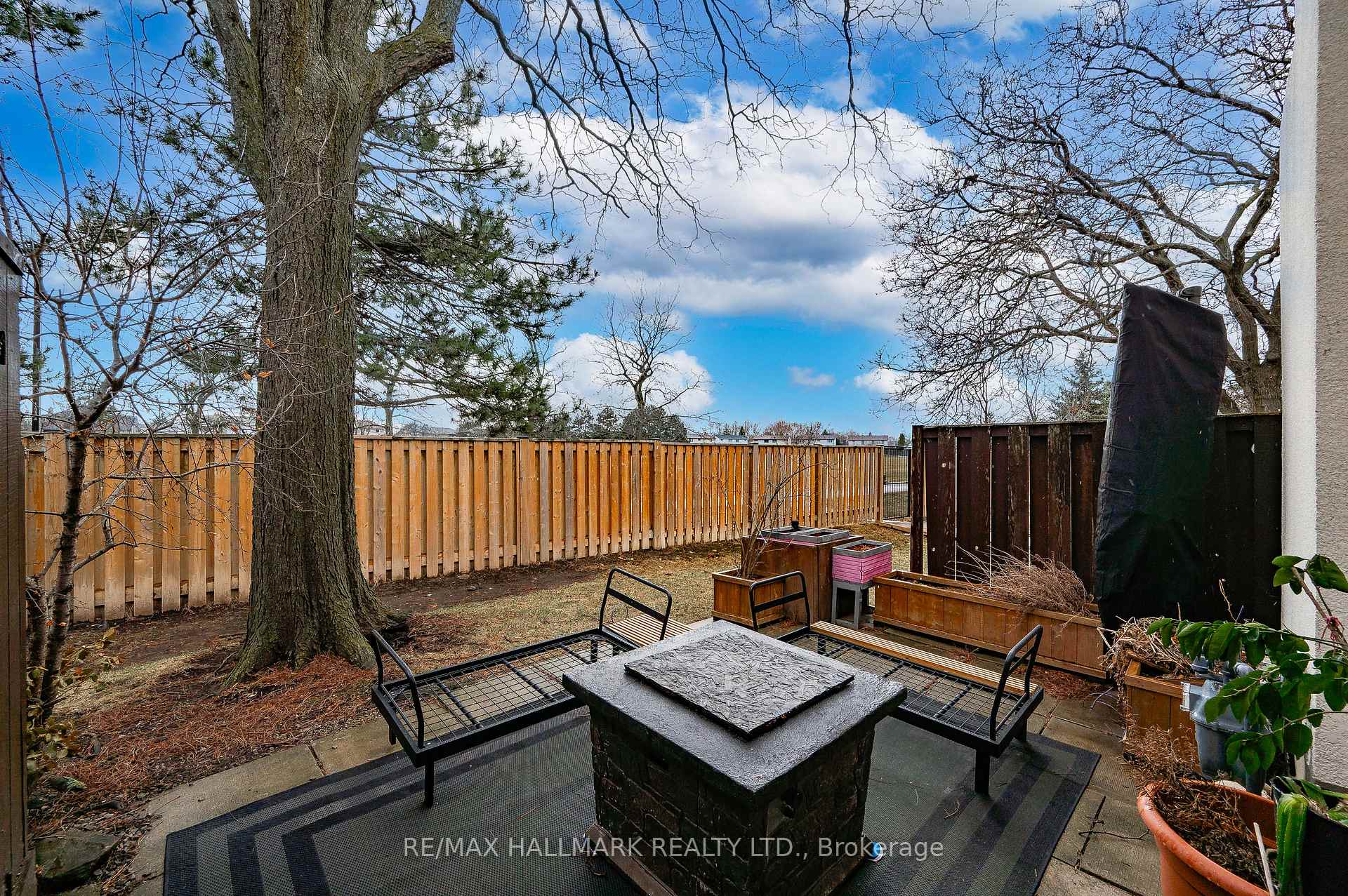 3 Bedrooms Condo at 6679 Shelter Bay,  Mississauga For sale