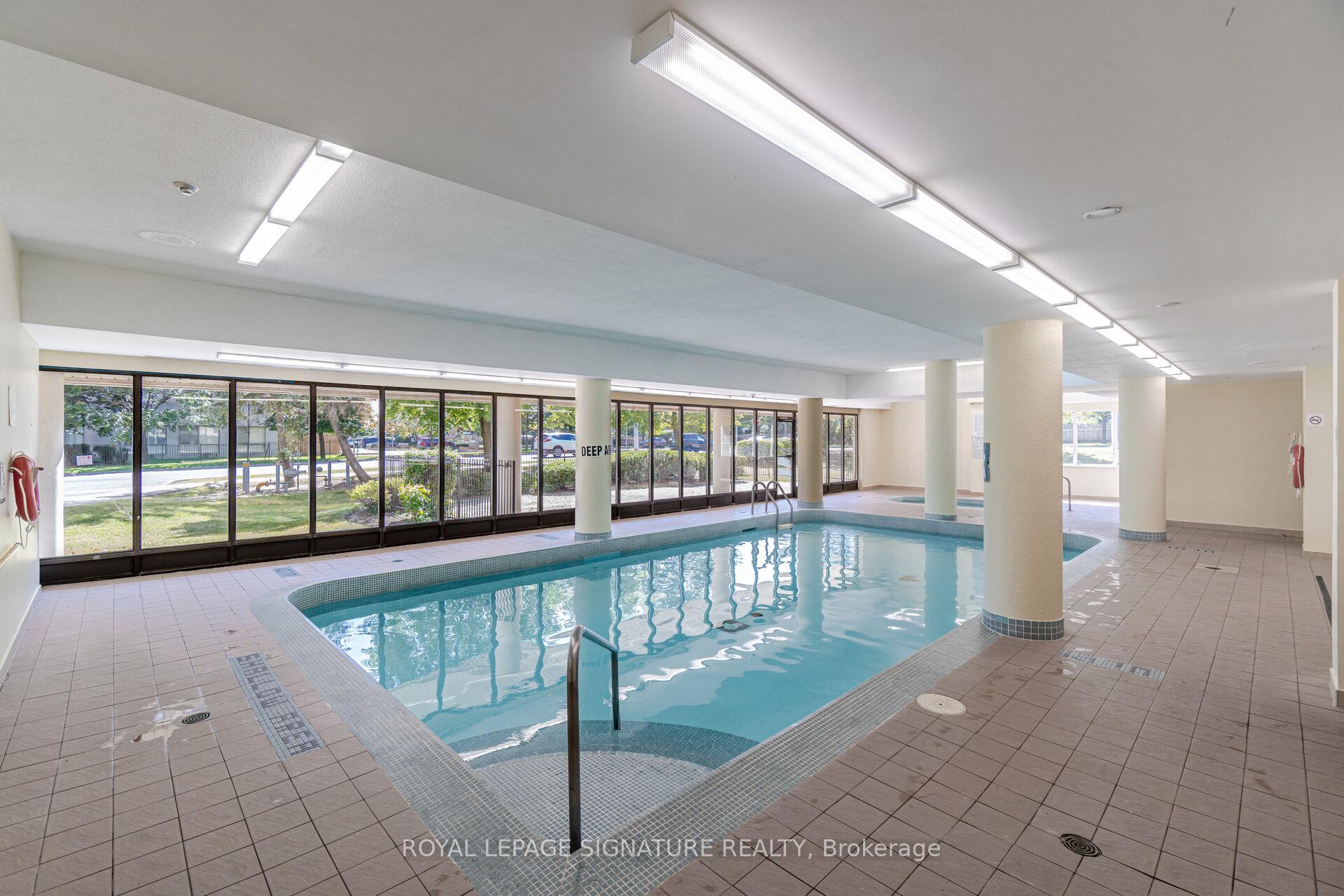 3 Bedrooms Condo at 10 Markbrook, Toronto For sale